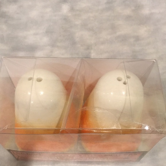 Ceramic Candy Corn Salt Pepper Shaker Set of Two NWT 3”x1.75” - Picture 4 of 15
